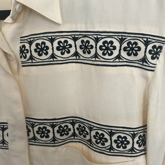 Detailed Blouse - Picture 2 of 5